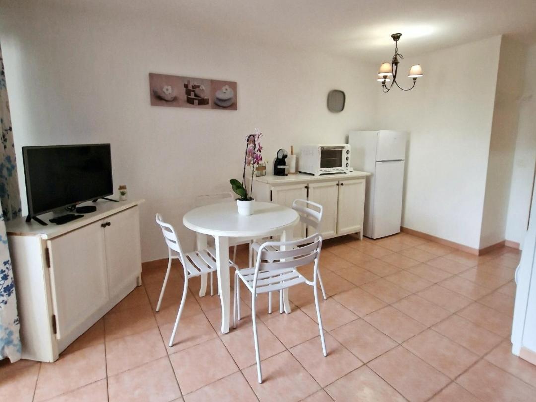 Appartement T2 - Bord De Mer - Piscine Six-Fours-les-Plages Dış mekan fotoğraf